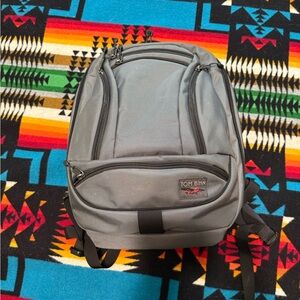 Tom Bihn Synik 22 in Nebulous Gray & Açaí